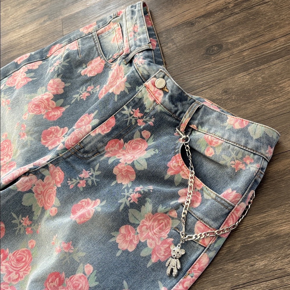 ✨💎🧸NEW! Rhinestone Teddy Pant Chain🧸💎✨ - Picture 3 of 7